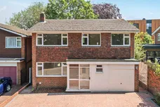Cedar Close, Epsom, KT17 photo 11