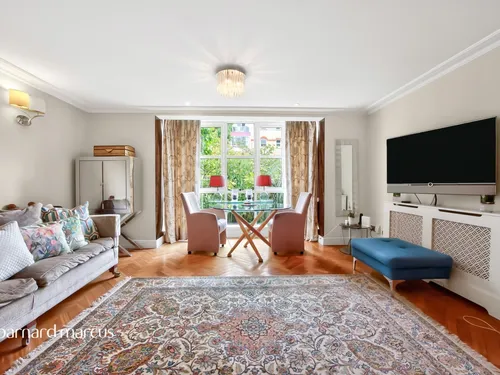 Oriel Drive, LONDONphoto