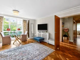 Oriel Drive, LONDON photo