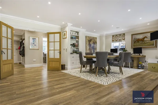 The Avenue, Newmarket, CB8 photo 6