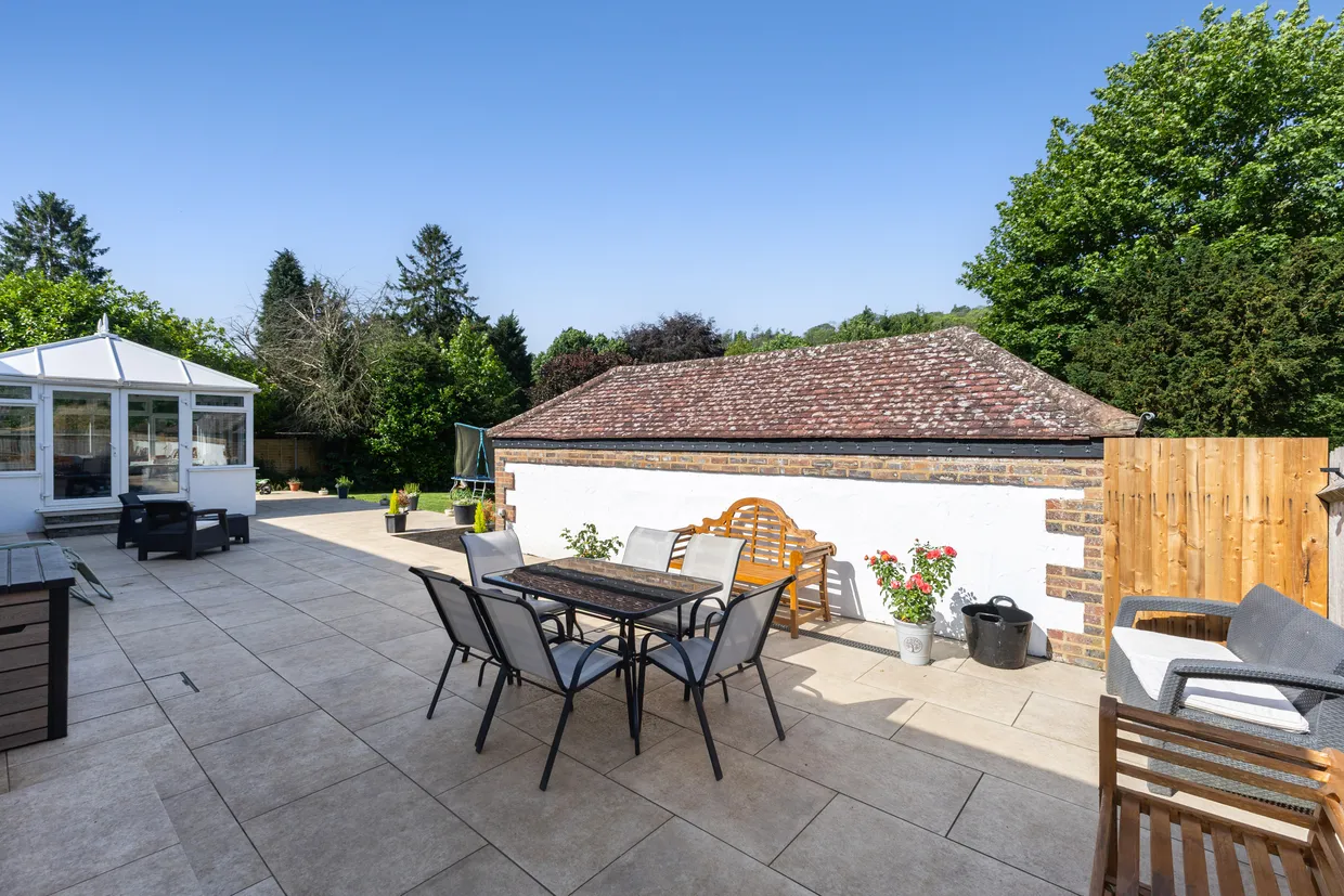 Slines Oak Road, Caterham, CR3 photo 9
