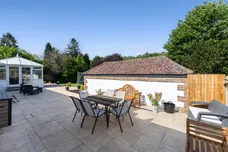 Slines Oak Road, Caterham, CR3 photo 9