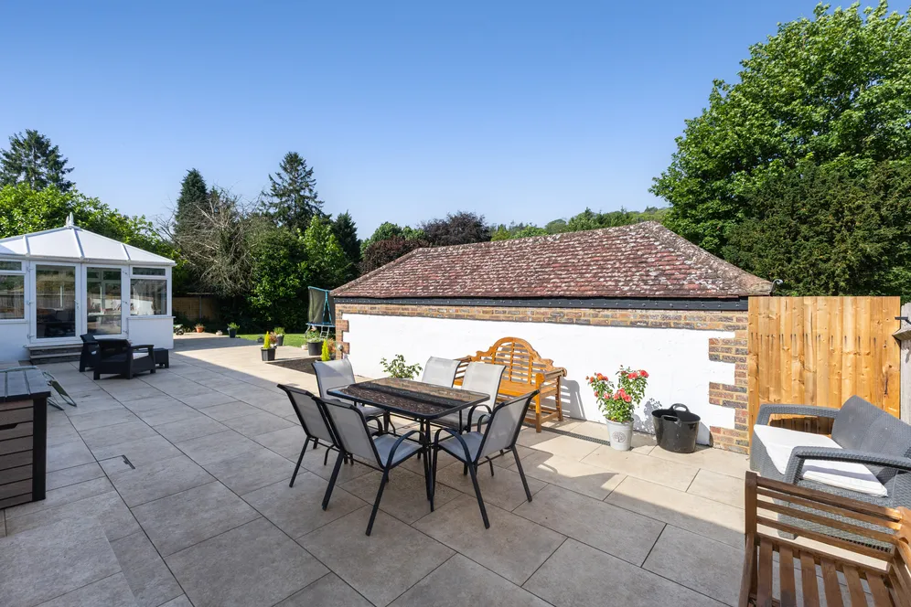 Slines Oak Road, Caterham, CR3 photo 9