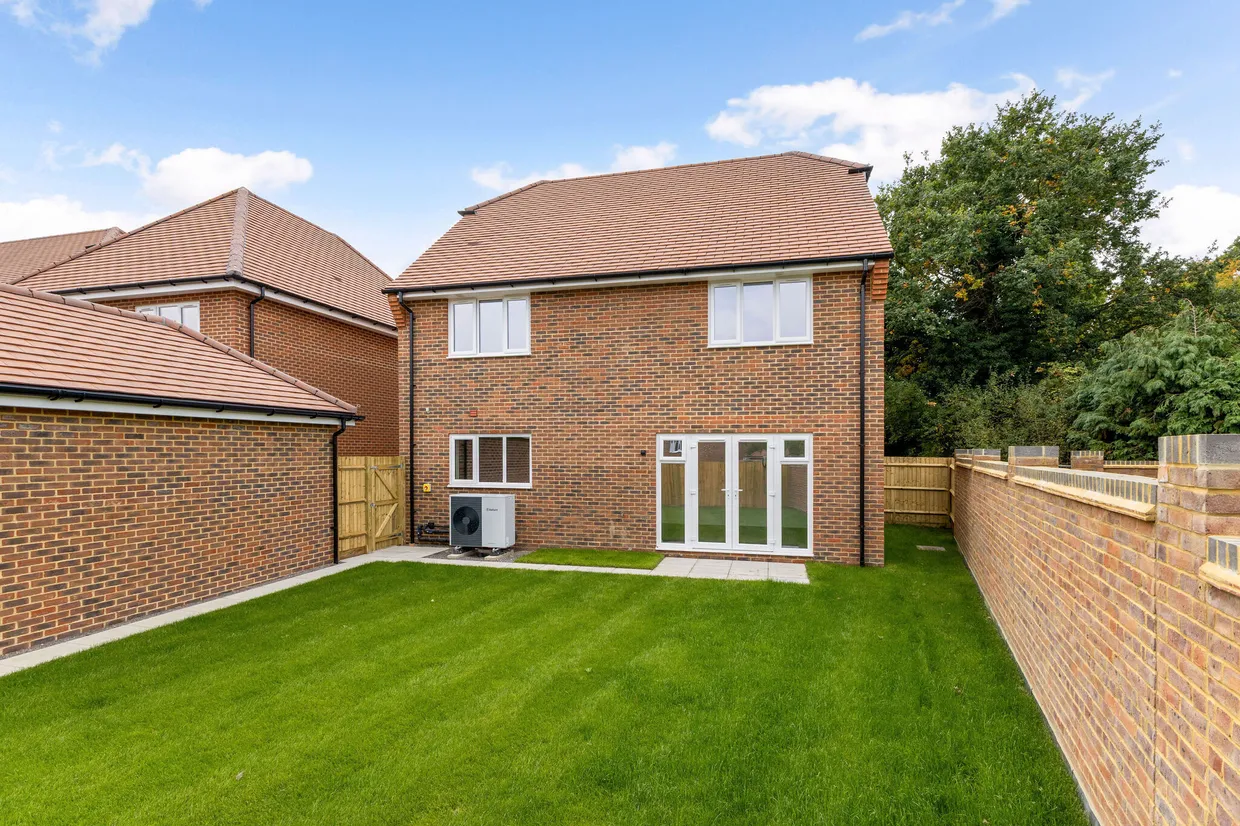 The Standford Willow Fields, Cranleigh, GU6 photo 8