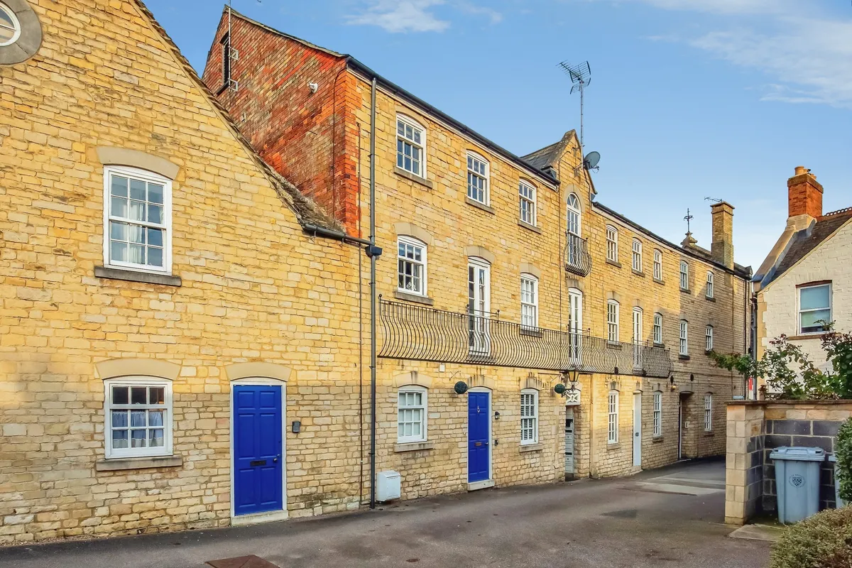 All Saints Mews, STAMFORD