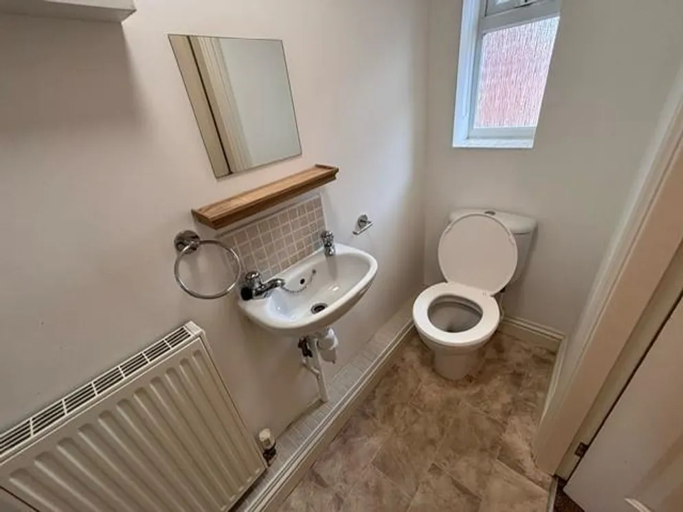 Property carousel item 4
