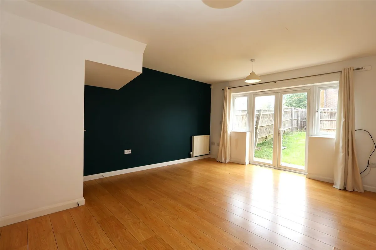 Lightcroft Cottages, Eastbrook Way, Hemel Hempstead, Hertfordshire, HP2 5US