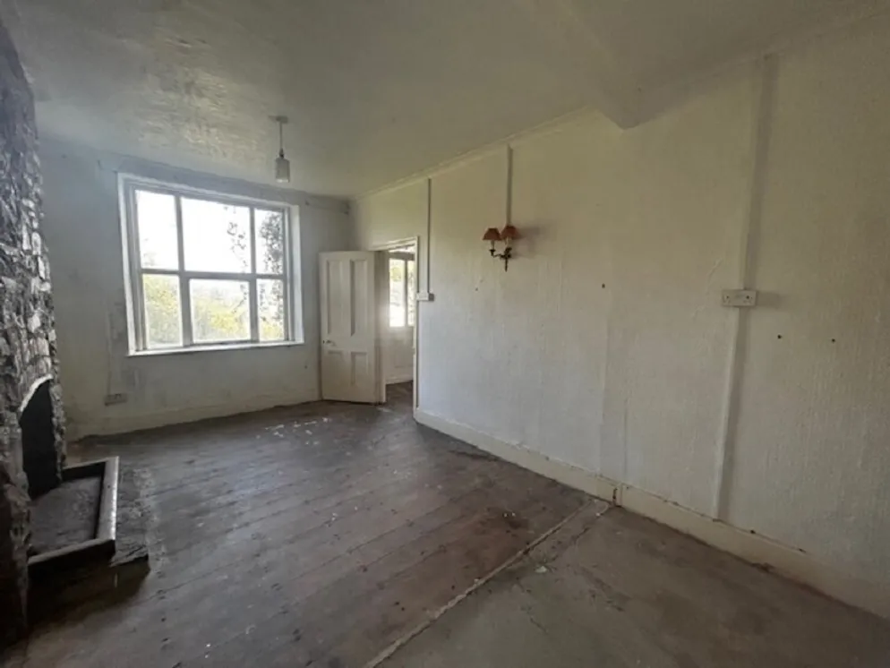 Property carousel item 11