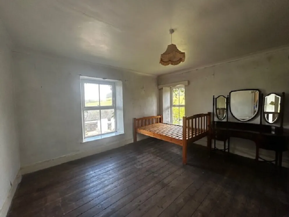 Property carousel item 13