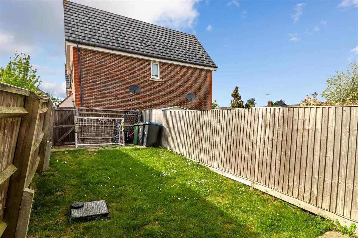 Lightcroft Cottages, Eastbrook Way, Hemel Hempstead, Hertfordshire, HP2 5US