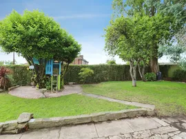 Greenfields Drive, Harrogate thumb 2