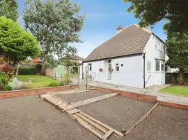 Greenfields Drive, Harrogate thumb 3