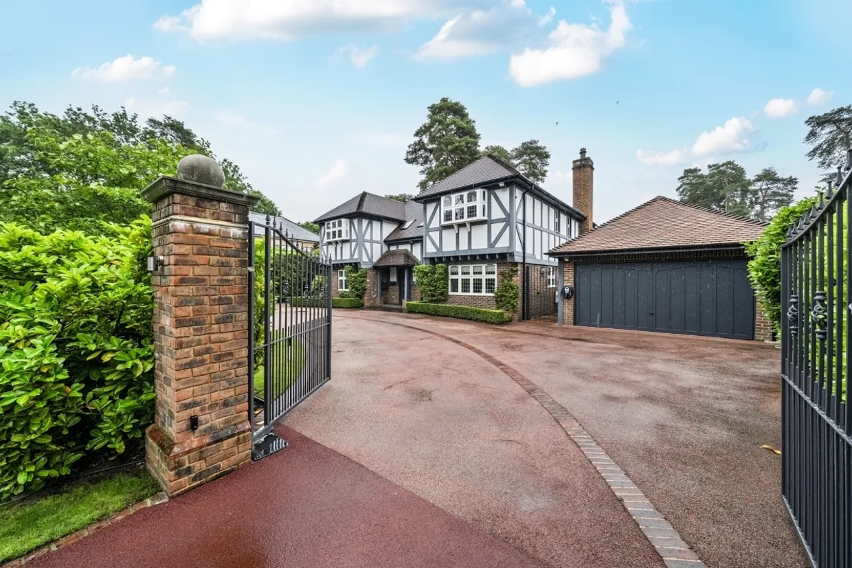Brock Way, Virginia Water GU25 photo 1