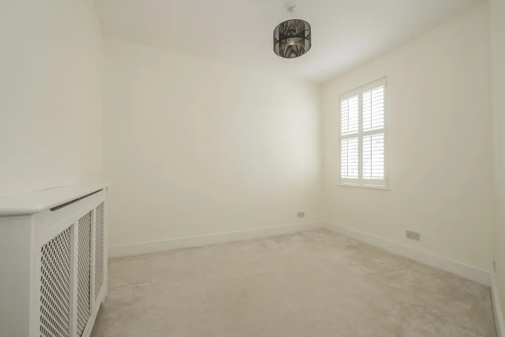 Rosslyn Avenue London SW13 photo 18