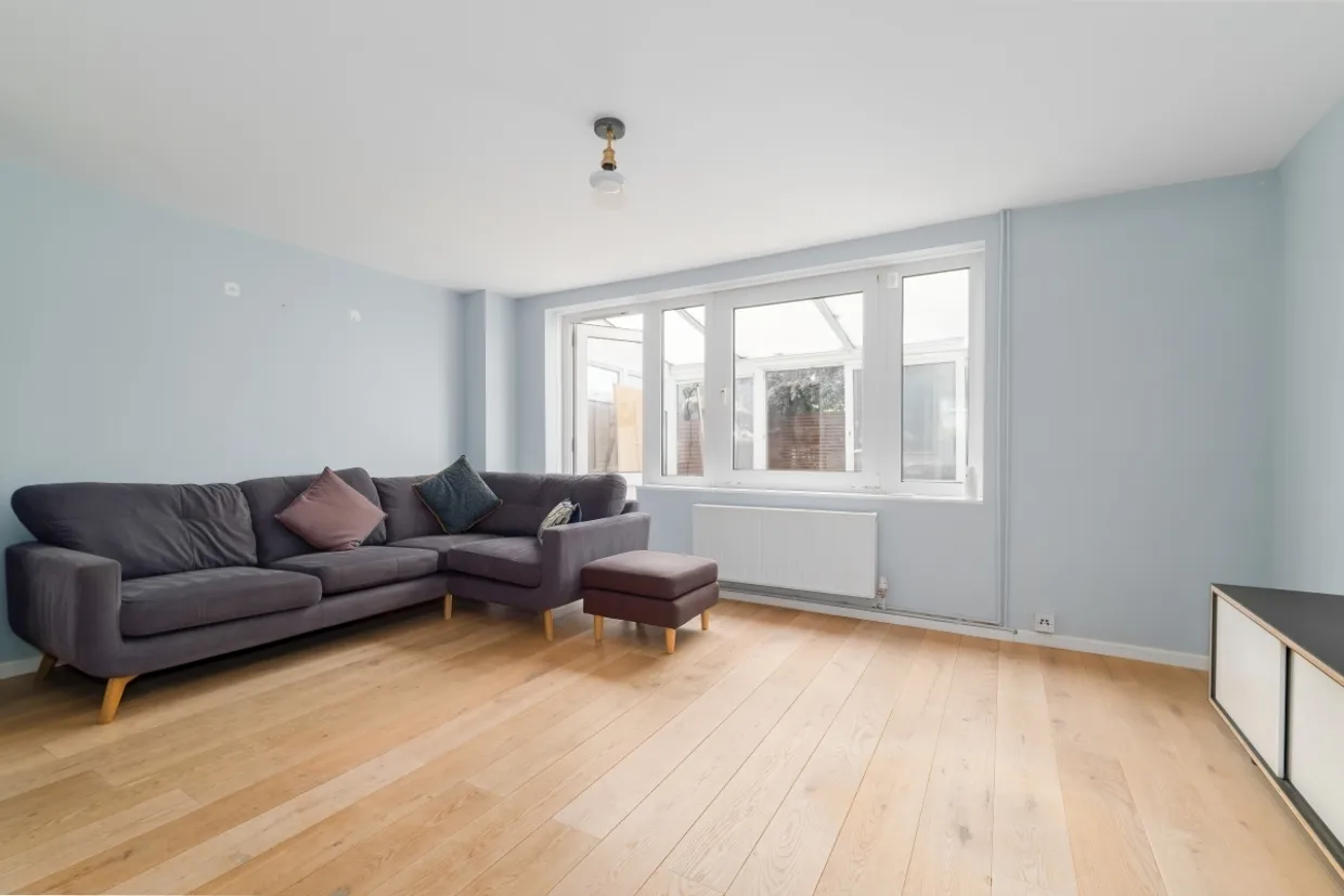 Celandine Close, E14 photo 8