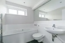 Celandine Close, E14 photo 6