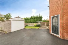 Kirkgate, Hanging Heaton, Batley