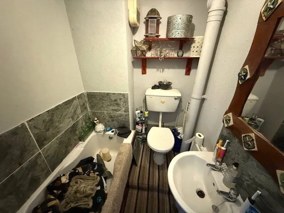 Property carousel item 4