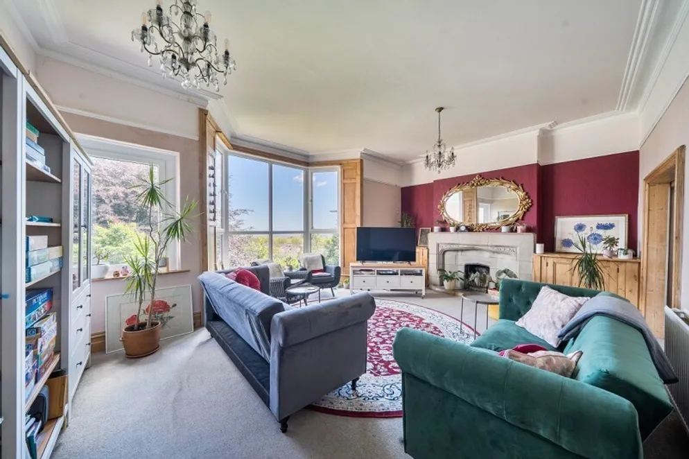 Property carousel item 4