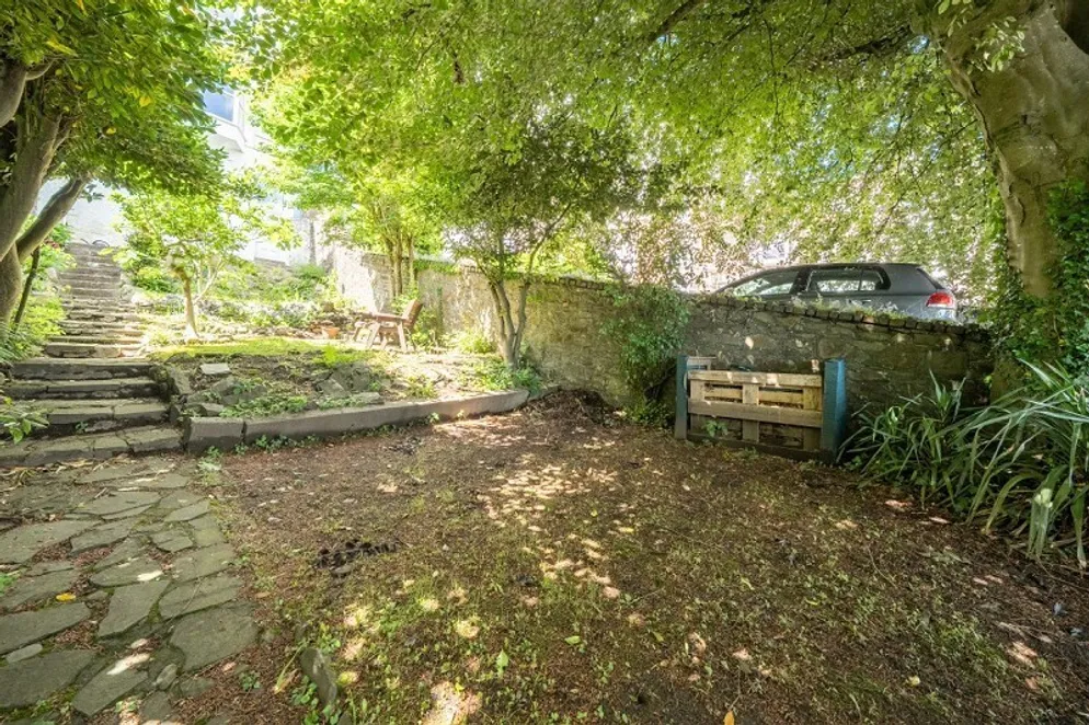 Property carousel item 11