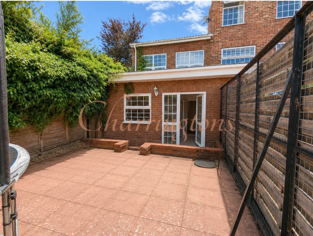 Beautifully Refurbished Three-Bedroom Family Home with Garden & Parking Image 11