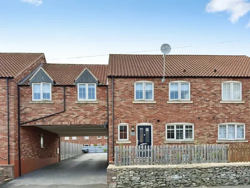 Eastfields, Bishop Norton, Market Rasenphoto