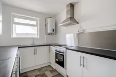 Bishopric Horsham RH12 photo 2
