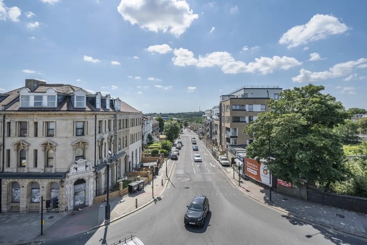 Friern Barnet Road London N11 photo 3