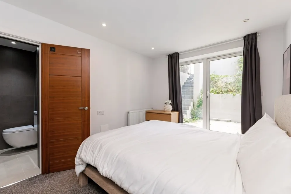 Thurlow Park Road London SE21 photo 12