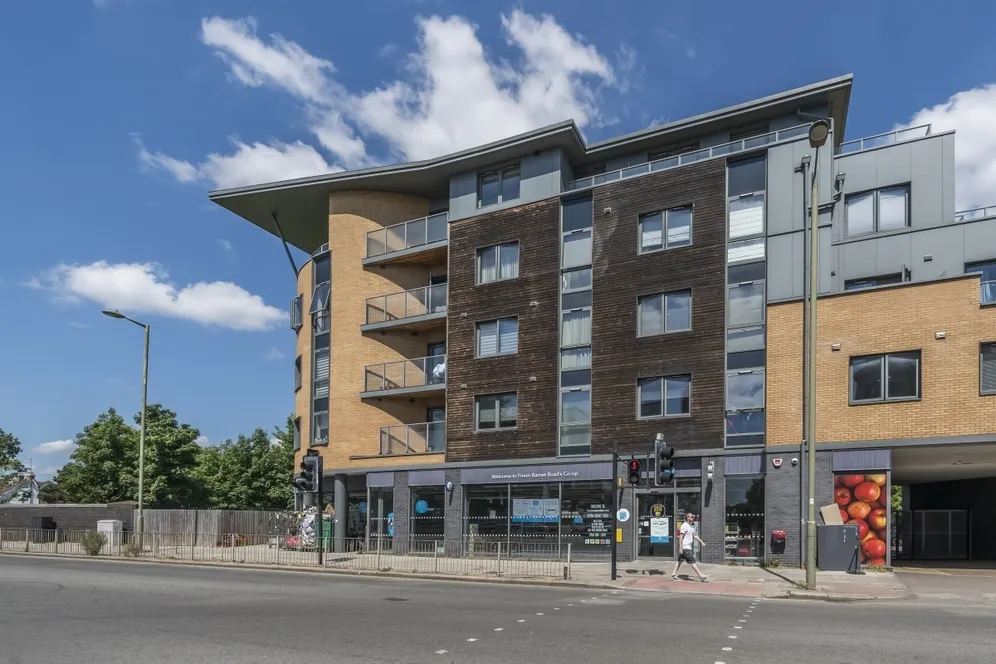 Friern Barnet Road London N11 photo 8