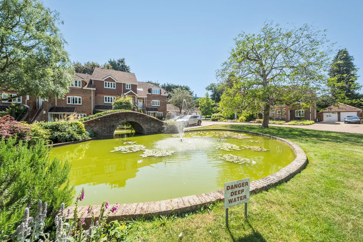 Sir Josephs Walk, Harpenden, AL5 photo 2