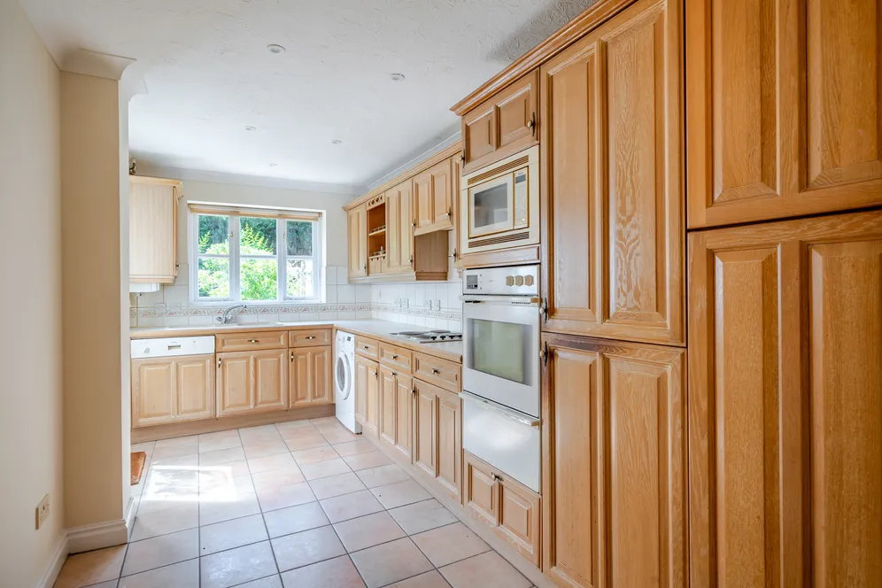 Sir Josephs Walk, Harpenden, AL5 photo 3