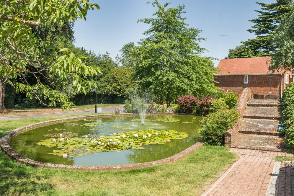 Sir Josephs Walk, Harpenden, AL5 photo 7