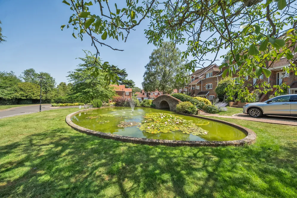 Sir Josephs Walk, Harpenden, AL5 photo 15