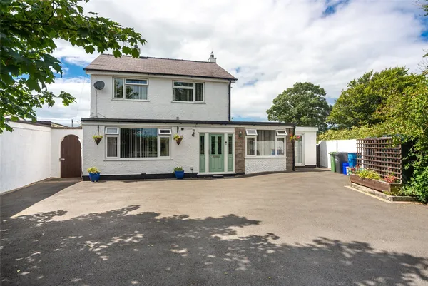 Cemaes Bay, Isle of Anglesey, LL67