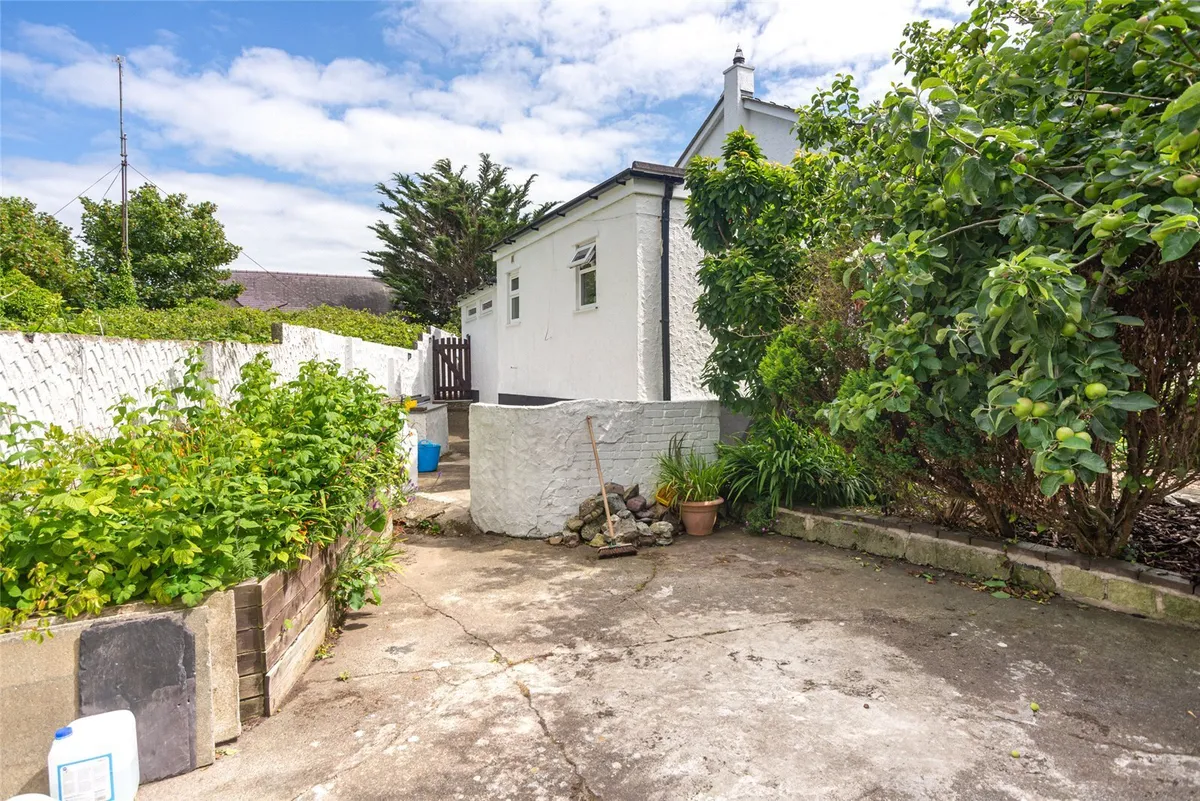 Cemaes Bay, Isle of Anglesey, LL67