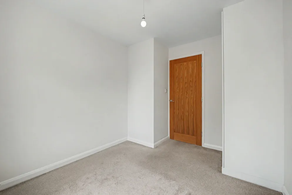Property carousel item 6