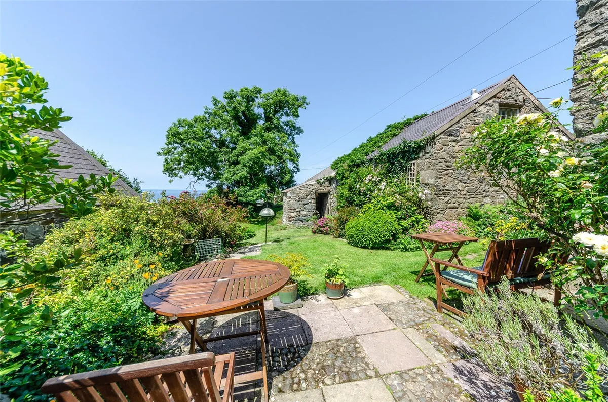 Clynnogfawr, Caernarfon, Gwynedd, LL54