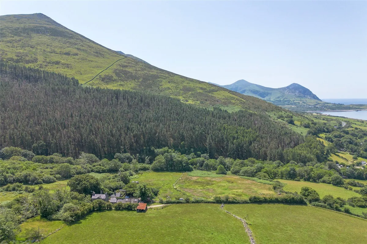 Clynnogfawr, Caernarfon, Gwynedd, LL54