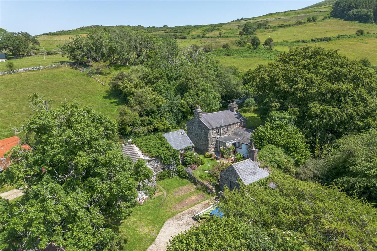 Clynnogfawr, Caernarfon, Gwynedd, LL54