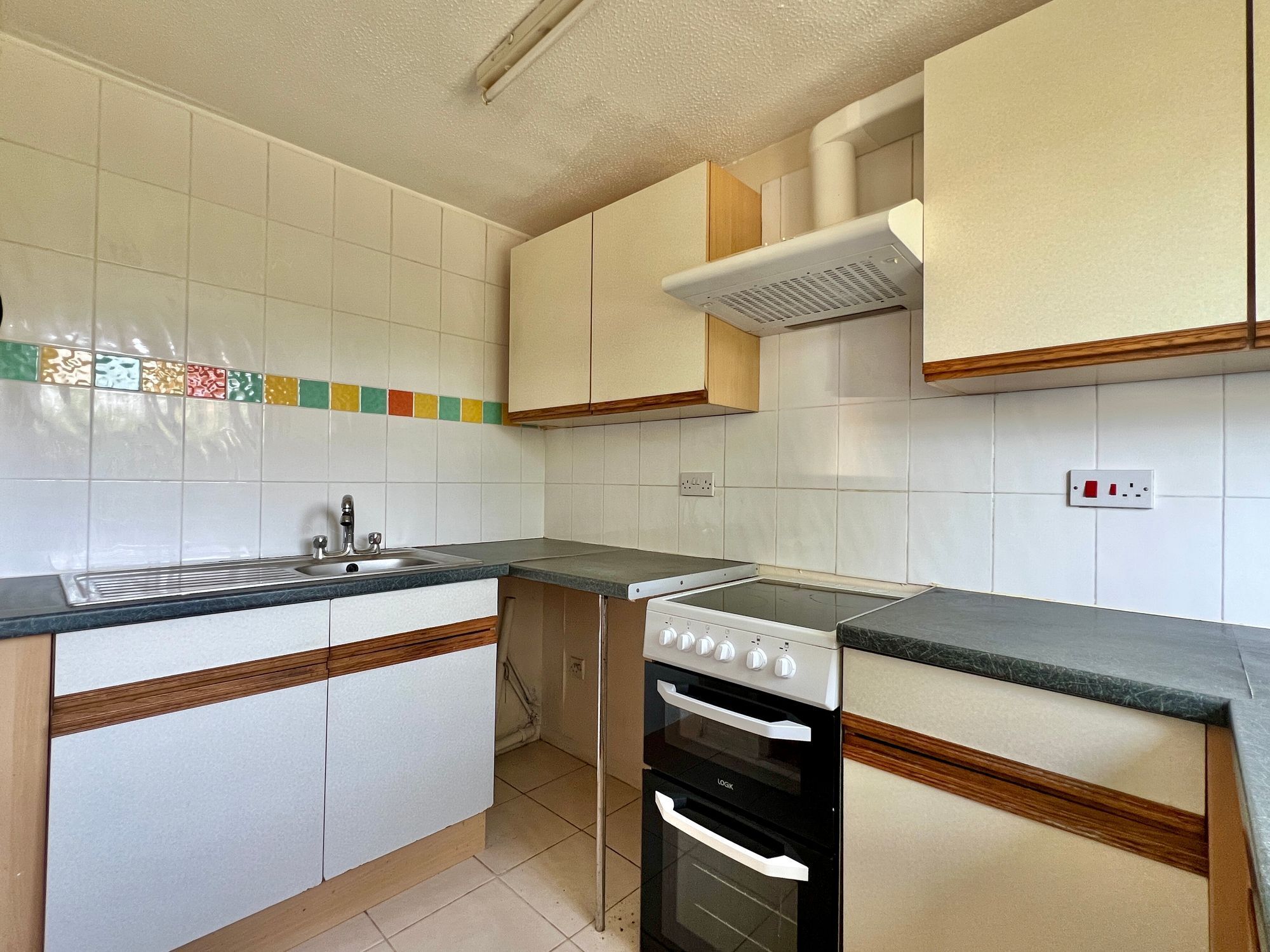 Allington Close, Taunton - NO onward chain! Image 3