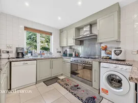 Engadine Close, Croydon thumb 3