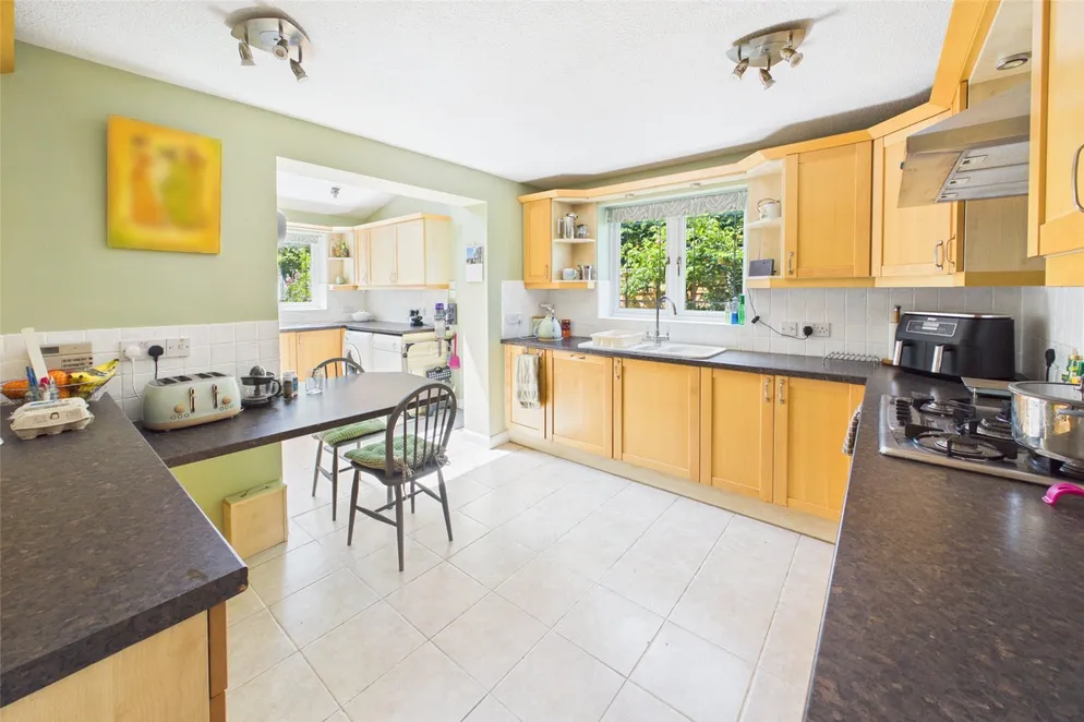 Property carousel item 4