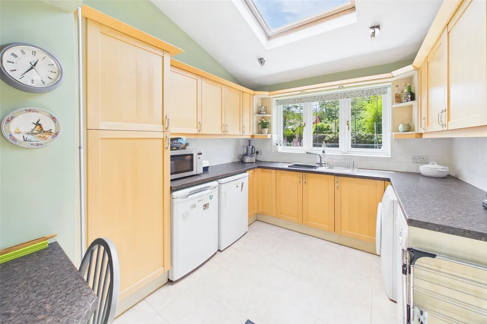 Property carousel item 6