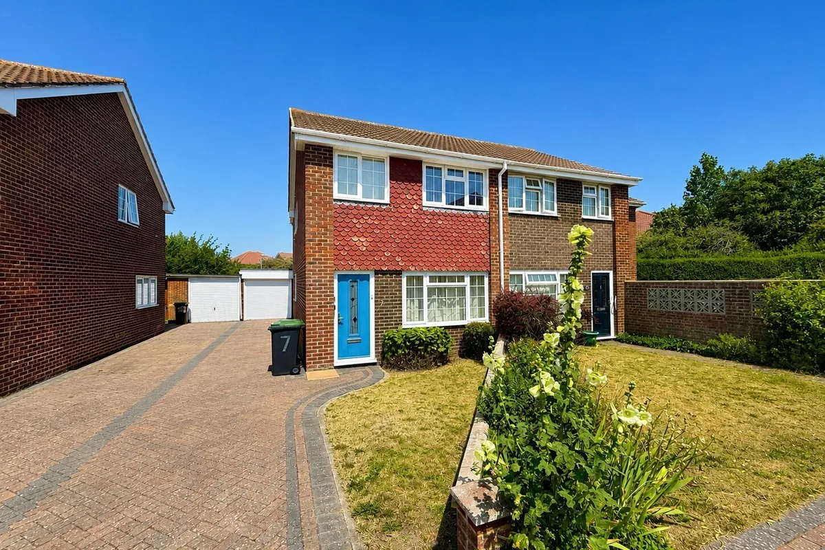 Francis Close, Lee-On-The-Solent