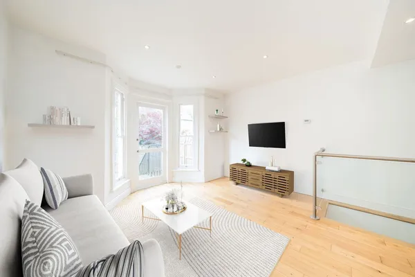 Waldegrave Road, Teddington, TW11 photo 2