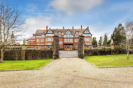 Hatchford Manor, Ockham Lane, KT11