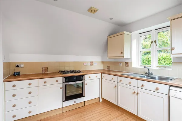 Stoneswood Road, Oxted, RH8 photo 9