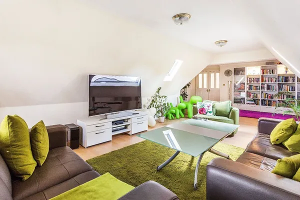 Hatchford Manor, Ockham Lane, KT11 photo 9