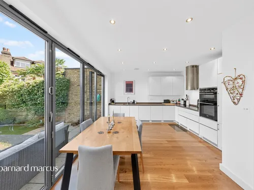 Coval Road, Londonphoto